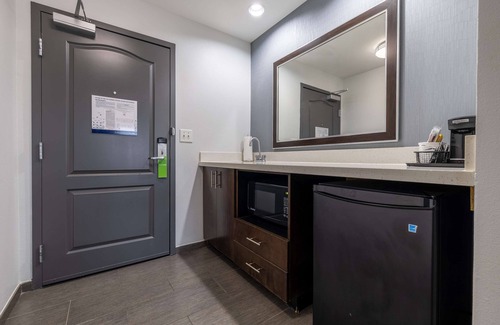 Greensboro Hotel | Hampton Inn & Suites Greensboro/Coliseum Area