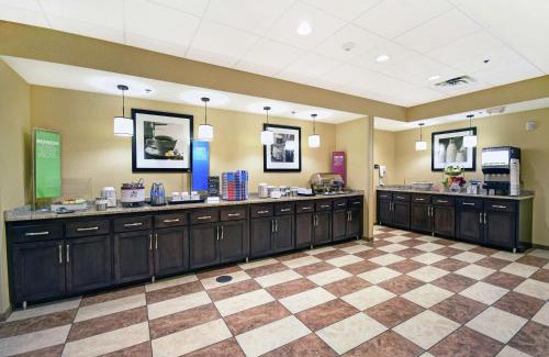 Franklin Hotel | Hampton Inn & Suites Milwaukee/Franklin