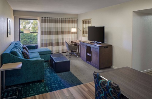 Larkwood Hotel | Hampton Inn & Suites Nashville-Airport