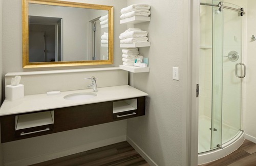 Larkwood Hotel | Hampton Inn & Suites Nashville-Airport