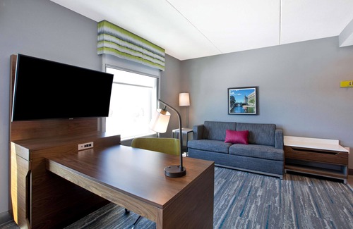 Ottawa Division Hotel | Hampton Inn & Suites Ottawa West