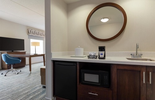 Bairdford Hotel | Hampton Inn & Suites Pittsburgh/Harmarville