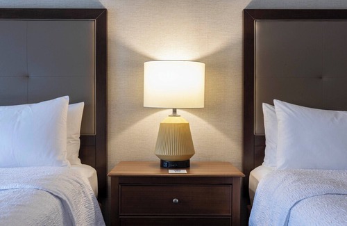 Bairdford Hotel | Hampton Inn & Suites Pittsburgh/Harmarville