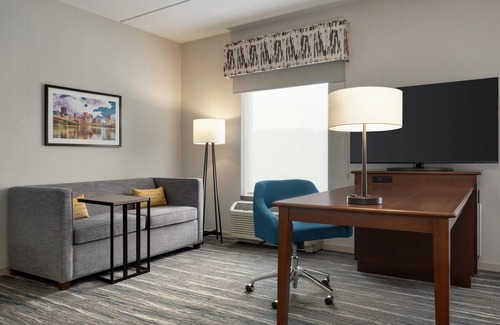 Bairdford Hotel | Hampton Inn & Suites Pittsburgh/Harmarville