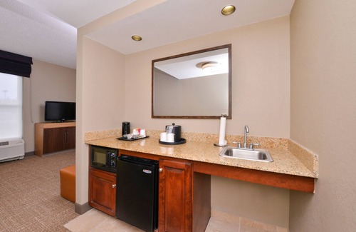 Plymouth Hotel | Hampton Inn & Suites Plymouth