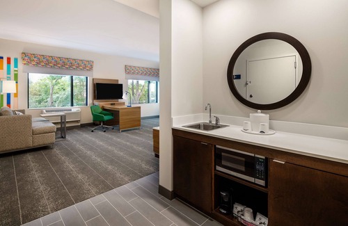 Raleigh Hotel | Hampton Inn & Suites Raleigh Midtown