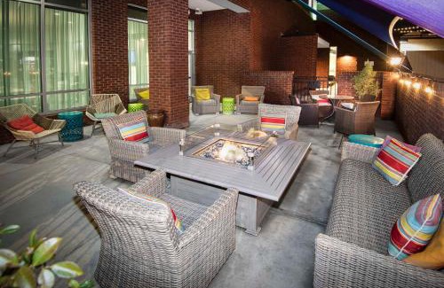 Glenwood South Hotel | Hampton Inn & Suites - Raleigh Downtown