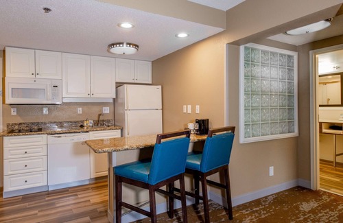 Southwest Raleigh Hotel | Hampton Inn & Suites Raleigh Cary Lenovo Center