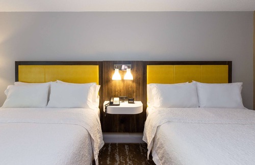 Southwest Raleigh Hotel | Hampton Inn & Suites Raleigh Cary Lenovo Center