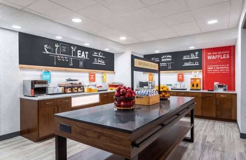 Richmond Hotel | Hampton Inn & Suites Richmond, IN