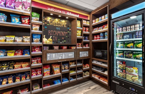 Richmond Hotel | Hampton Inn & Suites Richmond, IN