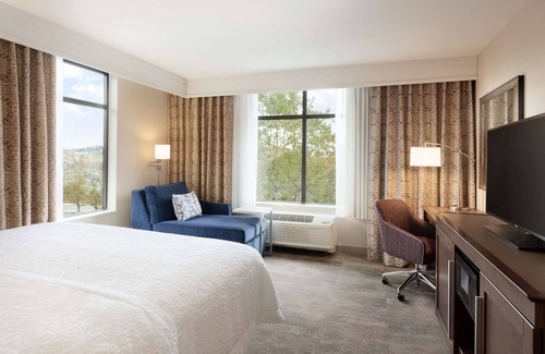 Renton Hotel | Hampton Inn & Suites Seattle/Renton