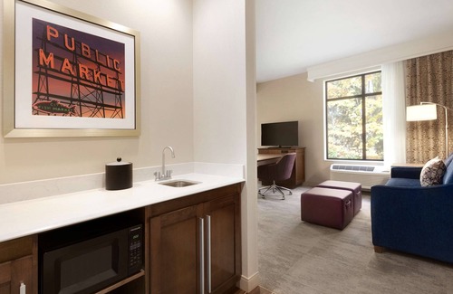 Renton Hotel | Hampton Inn & Suites Seattle/Renton