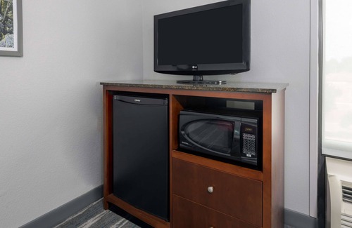 Winston - Salem Hotel | Hampton Inn & Suites Winston-Salem/University Area, NC