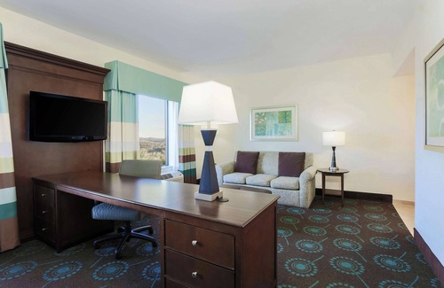 Triadelphia Hotel | Hampton Inn & Suites Wheeling-The Highlands
