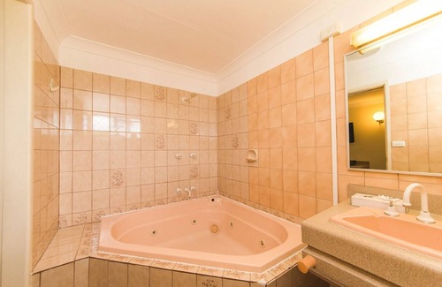 Rockhampton Hotel | Hampton Villa Motel