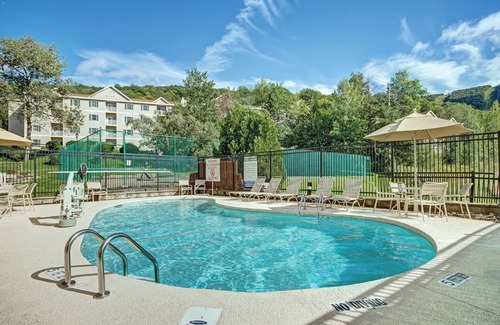 Hancock Complejo | Hancock, MA: Studio w / Valley Views, All-Seasons Resort: Esquí, Senderismo y Más!