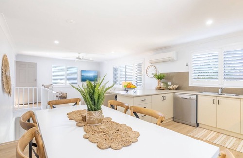Corlette Casa | Hanks Corlette House, 49 Pantowora St - pet friendly, air con, boat parking, Wi-Fi