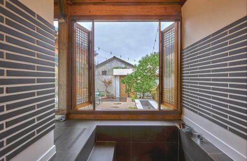 Andong Chalet De Esquí | Hanok spa stay 소연정