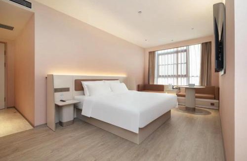 Pudong Hotel | Hanting Hotel Shanghai Lingang New City Wanda Plaza