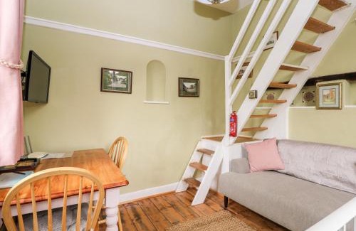 Waterlooville Casa | Hapton Folly