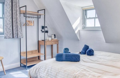 Saundersfoot Hotel | Harbour Stays - Ocean Square