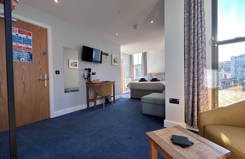 Saundersfoot Hotel | Harbour Stays - Ocean Square
