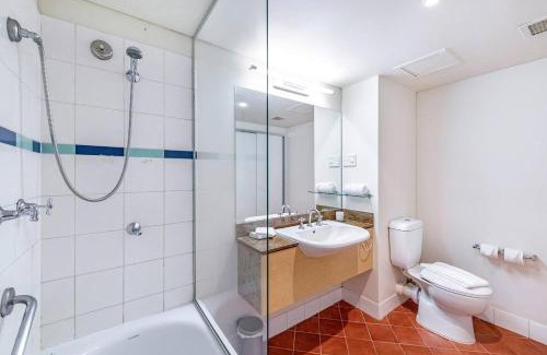 Darwin City Centre Apartamento | Harbourfront Magic in Two Separate Seaview Apartments
