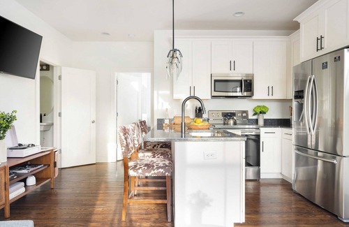 Chestnut Hill Cabaña | Hart Suite 10 by Avantstay Gorgeous Town House w/ Modern Amenities in Nashville!