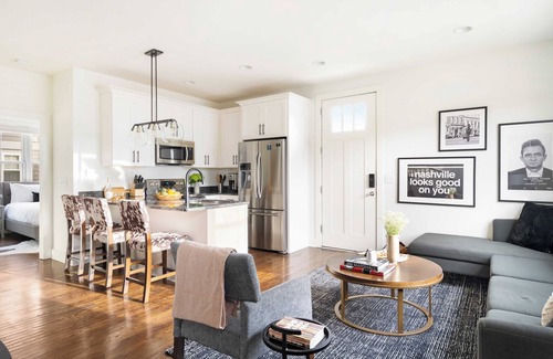 Chestnut Hill Cabaña | Hart Suite 10 by Avantstay Gorgeous Town House w/ Modern Amenities in Nashville!