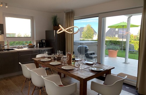 Muritz Casa | Haus Seeblick Comfort mit Kamin, Außen-whirlpool, Sauna und Eingezäunten Garten