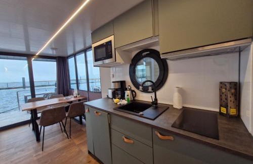 Wendtorf Alquiler De Eote | Hausboot Fjord Cumulus Solarboot mit Biosauna in Wendtorf