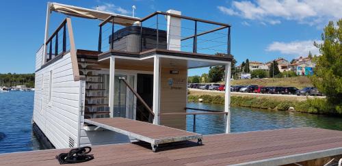 Vintijan Alquiler De Eote | Hausboot - Floating House Sofia