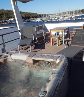 Vintijan Alquiler De Eote | Hausboot - Floating House Sofia
