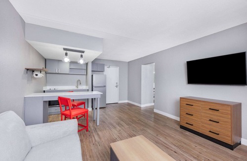 Wichita Hotel | Hawthorn Extended Stay by Wyndham Wichita Airport