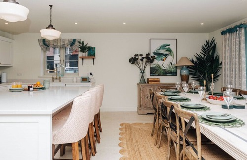 Highmoor Cross Casa | Hayward House - Hot Tub + Large Garden