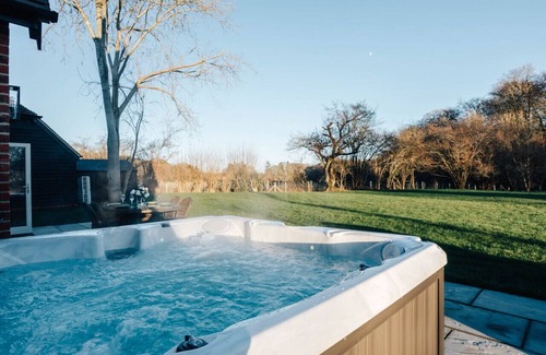 Highmoor Cross Casa | Hayward House - Hot Tub + Large Garden