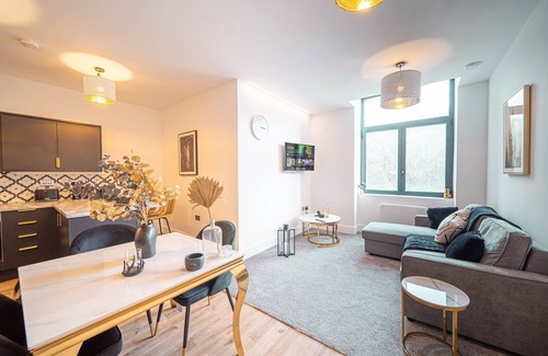 Ainley Top Apartamento | Moderno-Apartamento-Baño privado con bañera-Vista a la Calle-Private Gated Pa...