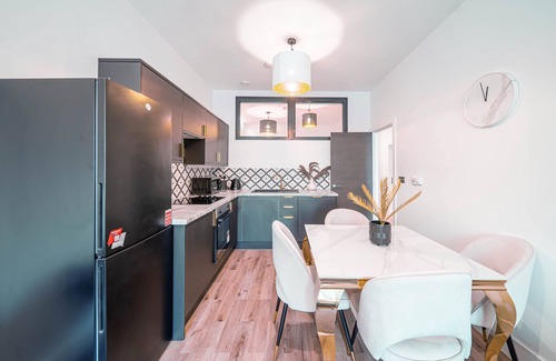 Ainley Top Apartamento | Moderno-Apartamento-Baño privado con bañera-Vista a la Calle-Private Gated Pa...