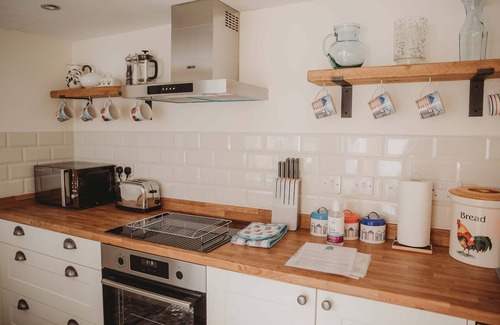 Knodishall Cabaña | Hazel's - sleeps 4 guests in 2 bedrooms