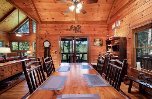 Cherry Log Casa | Hazy Hideaway with View of Ellijay River in the North GA Mountains