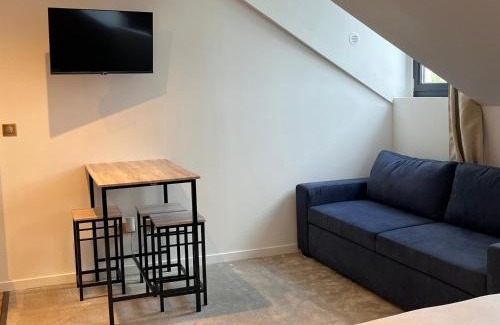 Parmain Apartamento | HDG Hôtel Gare de L'Isle Adam Appart's Hotel