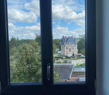 Parmain Apartamento | HDG Hôtel Gare de L'Isle Adam Appart's Hotel