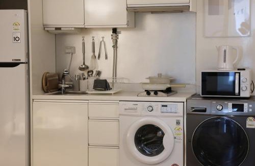 Jongno Apartamento | Healing stay just 3 minutes on foot from Gwanghwamun, within walking distance to Myeongdong, Gyeongbokgung, and Insadong