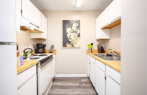 Pineville Apartamento | By Louisiana College | King 🛏 | 55" TV | PetsOK 🐕