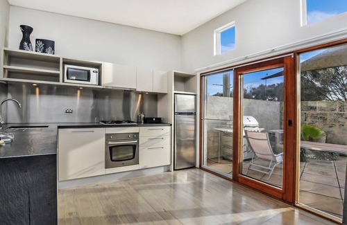 Port Fairy Villa | Hearns Beachside Villa 1