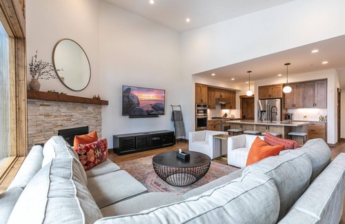 Ponderosa Palisades Casa | Heartwood Highview, 4 BDR, Schaffer's Mill Club Amenities, Golf & Ski!