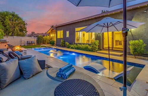 Park Scottsdale One Casa | Heated Pool Chic Furniture Modern 4BD Hot Tub