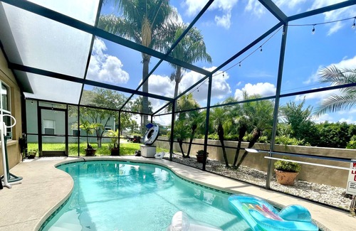 Land O' Lakes Casa | HEATED POOL Escape to Paradise in Land o Lakes!
