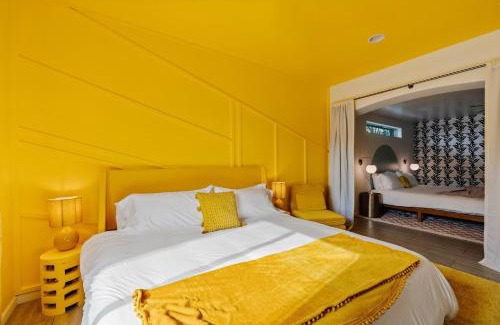 New Northtown Casa | Heated Pool Game Room, Mountain Views